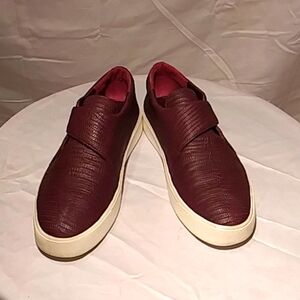 Like New Vince Leather Sneakers/Shoes